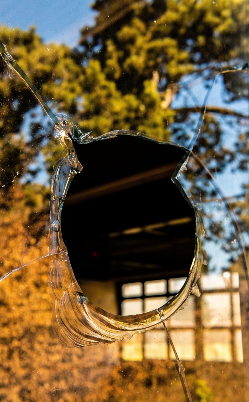 glass damage, water, old, fragmented, kölliken, broken, fragile, disc, tree, flowing, focus on foreground, day, destroyed, hole, drop, splashing, outdoors