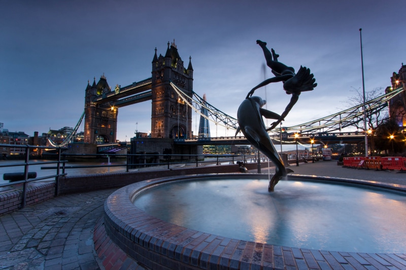 fountain, built structure, 2K, cityscape, architecture, tower bridge, long exposure, travel destinations, sky, skyline, tourism, tower hill, nature, uk