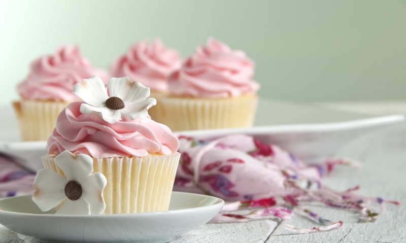 muffins, flowering plant, flowers, white, temptation, cup, cupcakes, snack, cupcake holder, plate, backgrounds, ready-to-eat, flower, close-up, baked, cupcake