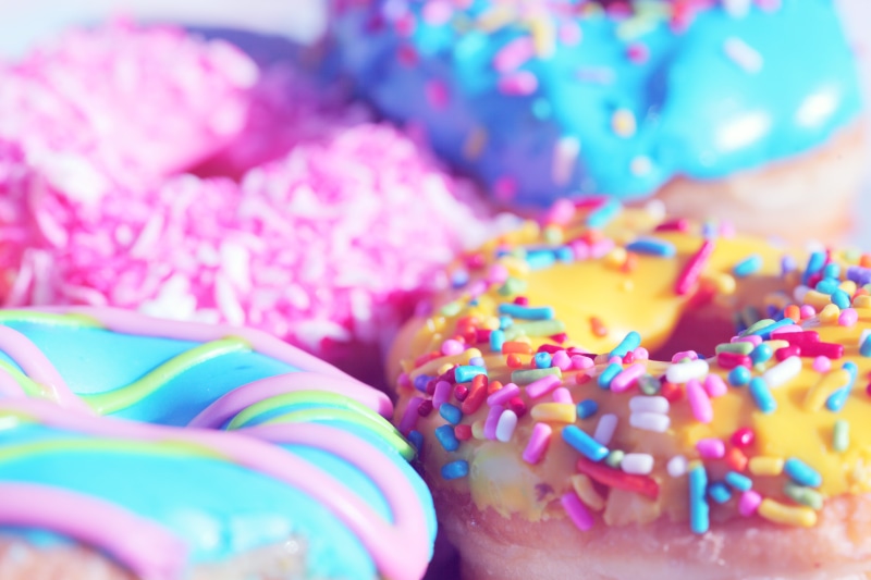 donuts, photo, unhealthy eating, food, dessert, sweet, indoors, food and drink, sprinkles, doughnuts, multi colored, close-up, colourful, indulgence, pastel colors
