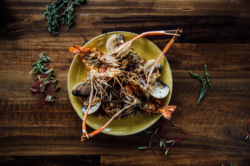 directly above, animal, wood grain, 5K, platter, healthy eating, no people, freshness, indoors, Seafood, wood - Material, spice, close-up, red, fish, still life