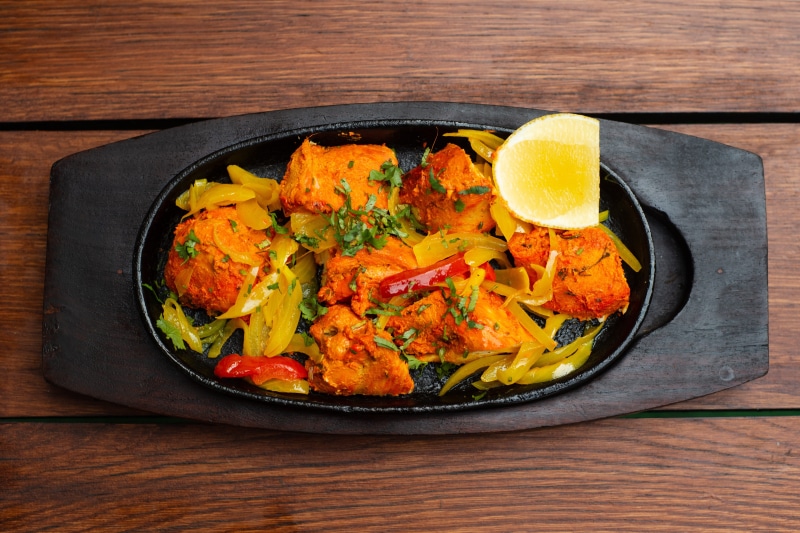 crockery, no people, gate of india, vegetable, tandoori, wood - material, seafood, ready-to-eat, high angle view, table, indian food, crustacean, healthy eating