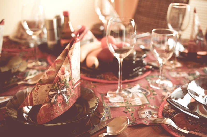 household equipment, glass, alcohol, silverware, event, meal, absence, plate, close-up, food and drink, setting, christmas setting, napkin, top, Table Setting