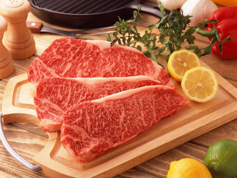 cooking, still life, sliced, cutting Board, fat, beef, freshness, pepper shaker, wood - Material, citrus fruit, spices, red, indoors, fruit, pepper - Seasoning