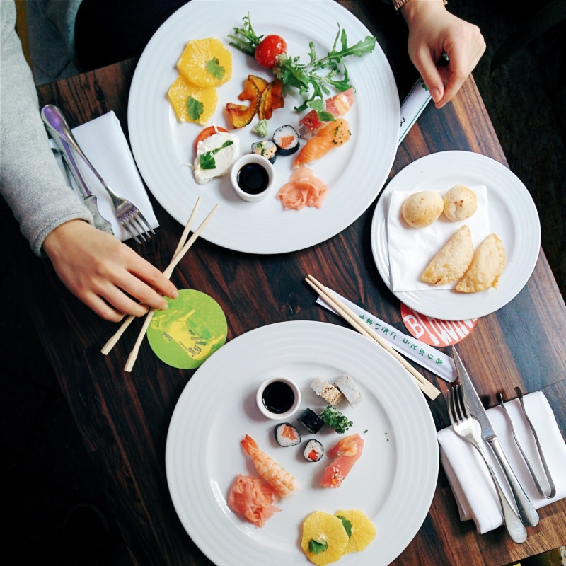 1080P, lunch, healthy Eating, colorful, vegetable, hand, table knife, restaurant, holding, close-up, kitchen utensil, cup, Perfect, human hand, eating