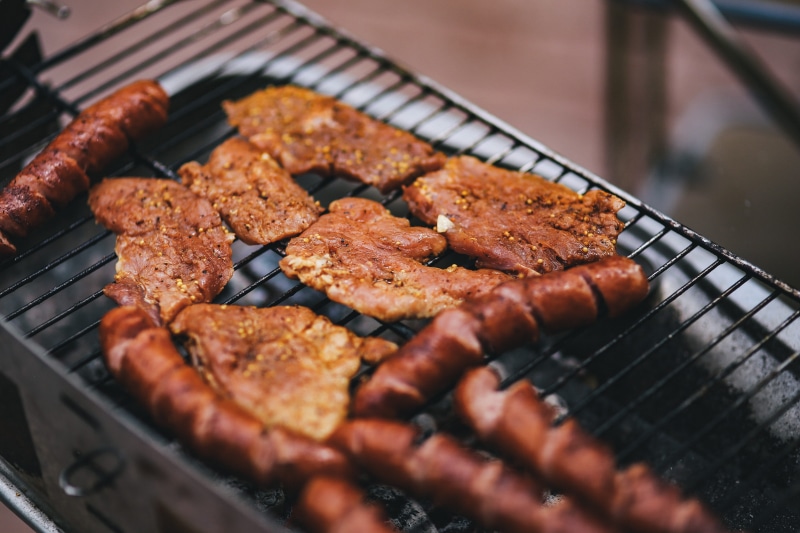 freshness, meat, gourmet, food and drink, cooling rack, beef, grilled, grill, preparation, flame, 5K, food, summer, metal, sausages, cooking, kielbasa