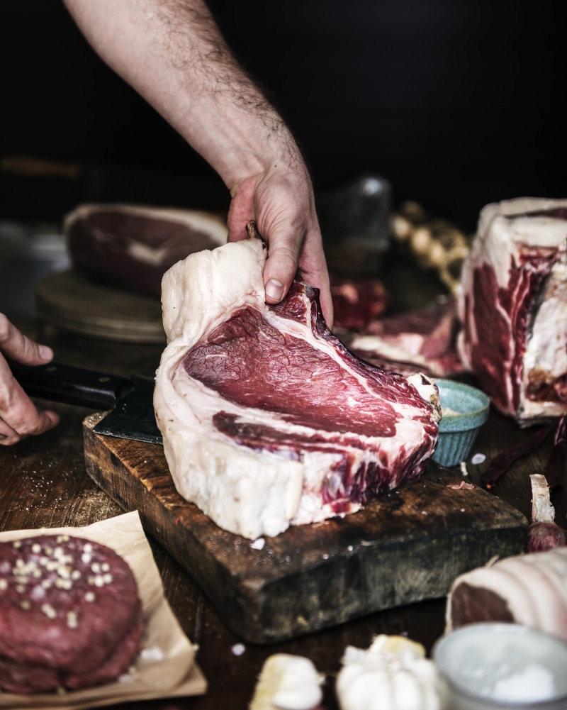 holding, occupation, blood, one person, blur, food preparation, 4K, kitchen knife, person, cut, indoors, preparing food, red meat, photo, chopping board