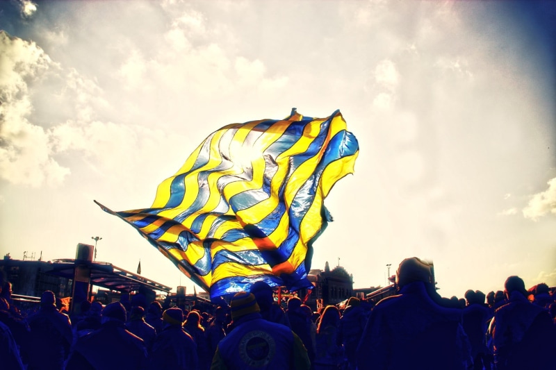 nature, Fenerbahçe, real people, soccer clubs, representation, women, large group of people, rear view, blue, celebration, group of people, men, adult