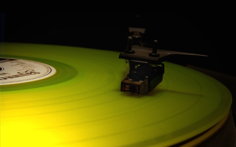 music, no people, copy space, 720P, motion, turntables, green color, arts culture and entertainment, night, spinning, black background, studio shot, equipment