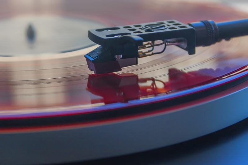 audio equipment, red, record player needle, gramophone, close-up, sound, listen, closeup, no people, equipment, retro styled, stylus, player, playing, 5K