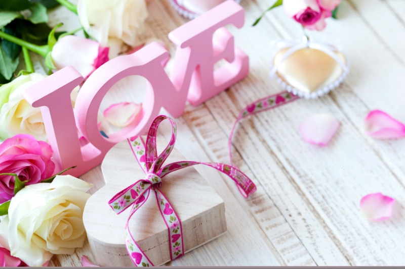 high angle view, indoors, valentines Day - Holiday, beauty in nature, craft, freestanding, romantic, day, event, heart, red, decoration, flower arrangement