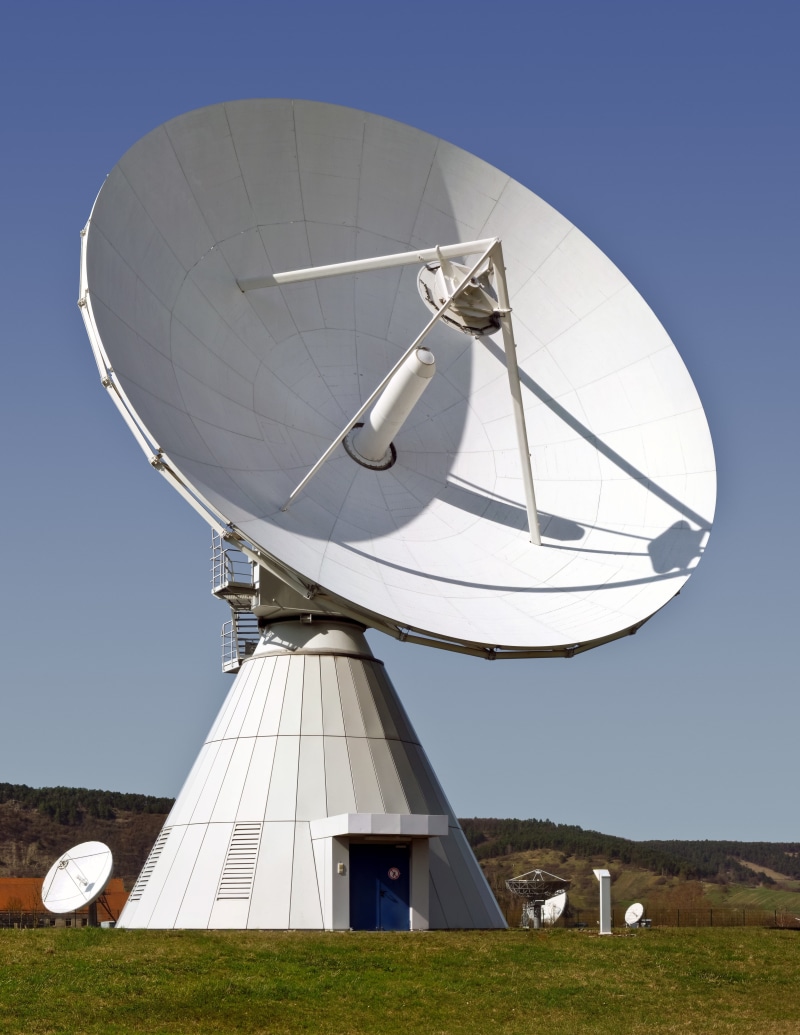 reception, sunlight, watch tv, no people, low angle view, fuchsstadt, received on, global communications, 1991, nature, connection, send, day, radar dish