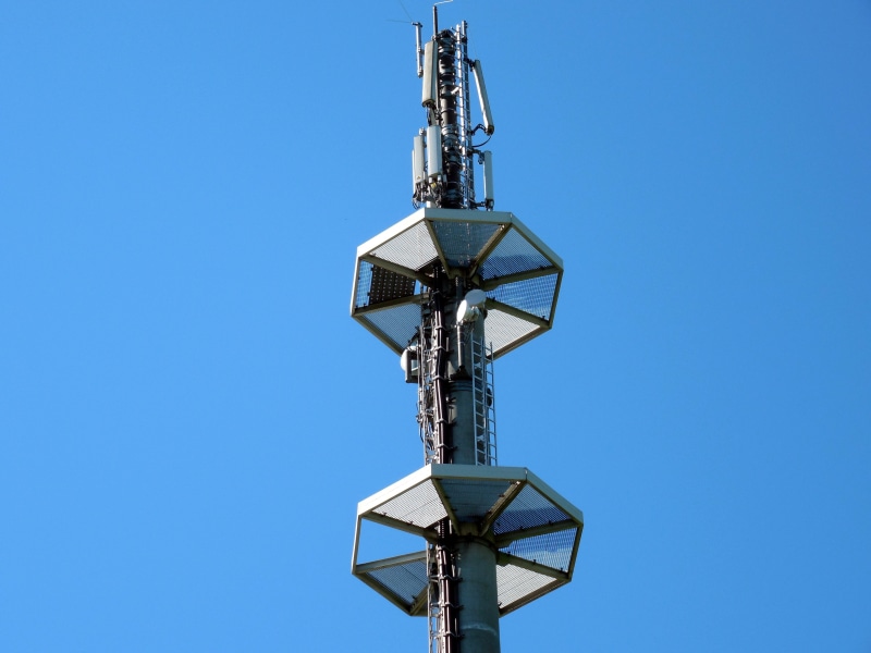 radio antenna, metal, electrical equipment, copy space, nature, 2K, communication, technology, no people, blue, received on, radio tower, antennas, transmitter