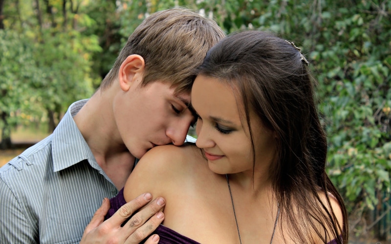person, kiss, guy, brunette, wife, feelings, posing, relationship, youth, date, view, couple, enamored, young, boyfriend, romance, women, shoulder, hugs
