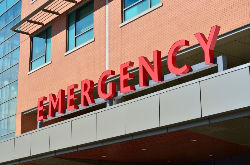 communication, window, ill, insurance, dead, illuminated, Emergency, modern, medical, signage, nurse, day, red, western script, building exterior, 4K
