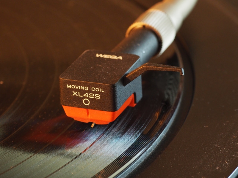 connection, sound recording equipment, Analog, Music, record, grooves, no people, needle, wega, black background, audio equipment, indoors, 4K, vintage