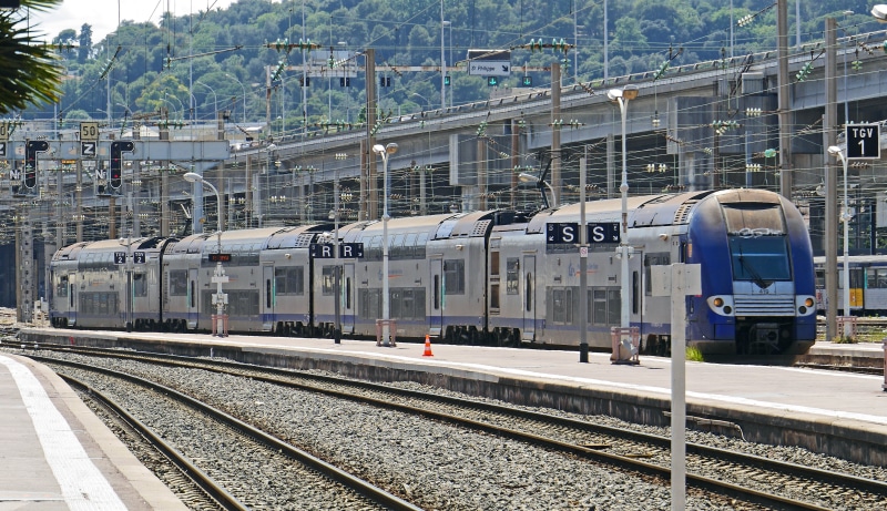 regional traffic, railway station, railroad Track, track, signals, south of france, motion, public transportation, transportation, france, arrival, regional train