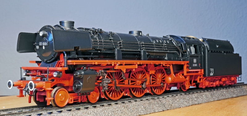 red, train - vehicle, gray, transportation, märklin, railway, outdoors, 4K, no people, machinery, rail transportation, station, disc wheels, reconstruction