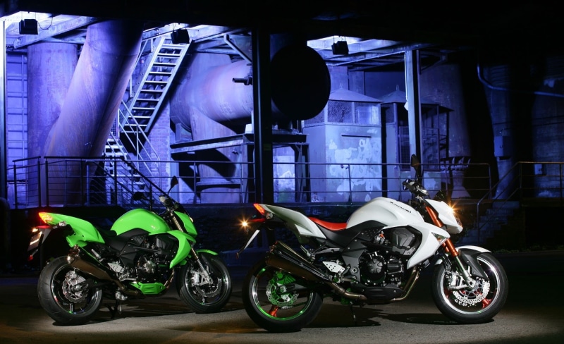 white, green, transportation, street, illuminated, motor scooter, mode of transportation, travel, Z1000, built structure, z, stationary, car, parking, night