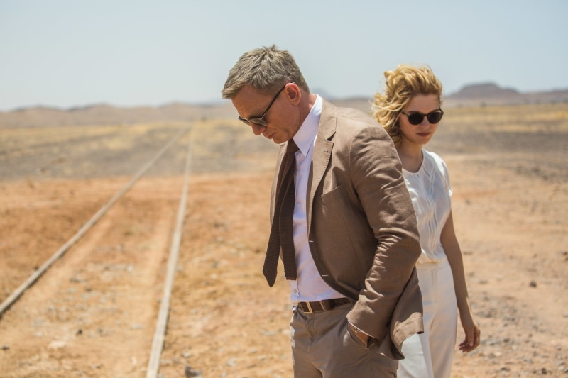 land, two people, young adult, day, James Bond, fashion, lifestyles, adult, Léa Seydoux, outdoors, 1080P, Spectre, people, glasses, young men, standing