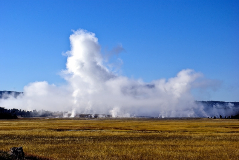 spring, field, basin, pollution, environmental issues, hot, day, plant, smoke - physical structure, minerals, power in nature, springs, rural scene, tranquil scene