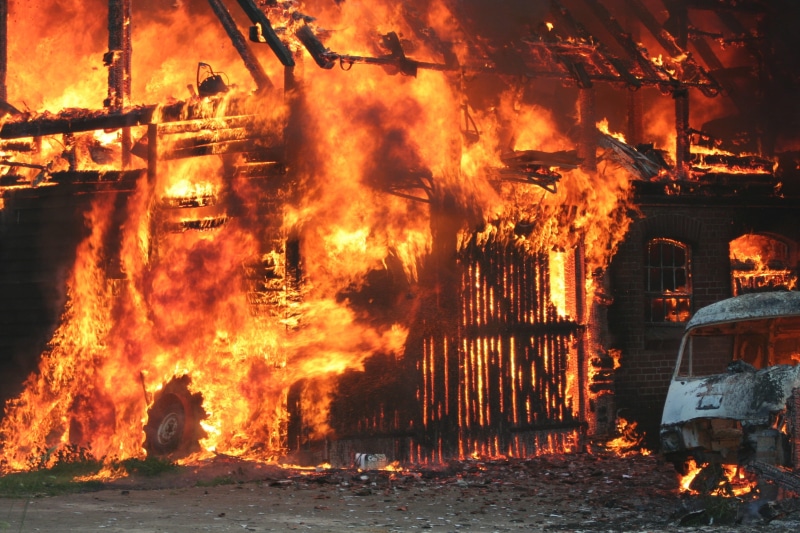 orange color, photo, building exterior, motion, event, fire, burning house, built structure, burning, house, smoke - physical structure, fire - natural phenomenon
