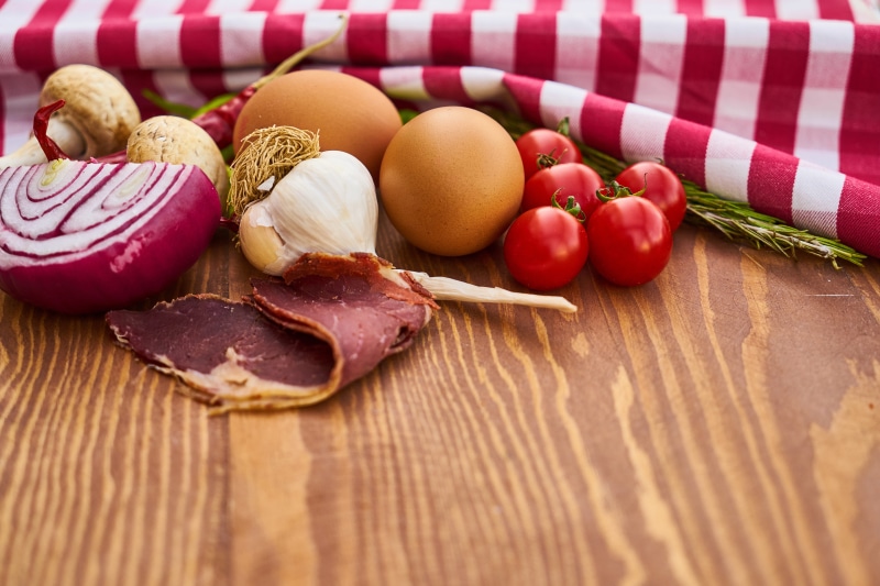 breakfast, fresh, morning, close-up, pain, texture, ingredient, bacon, studio, wood, still life, nutrition, copy space, red, photo, backgrounds, healthy lifestyle