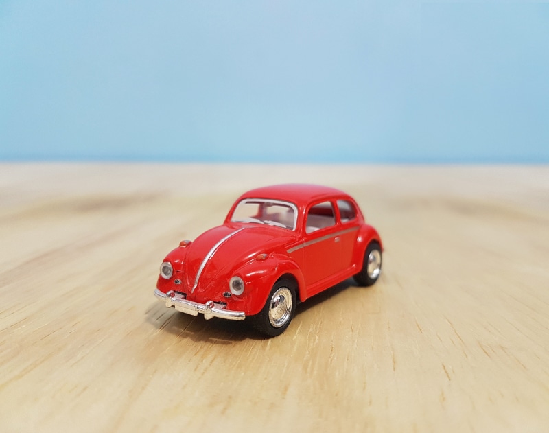 auto, vintage, Volkswagen Beetle, mode of transportation, automotive, single object, miniature, depth, red, vehicle, blue, land vehicle, tire, field, toy