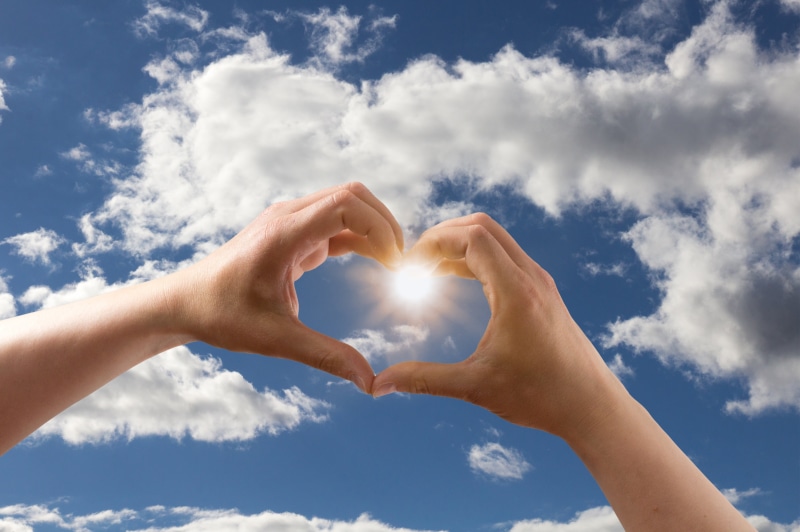 symbol, 5K, illustration, adult, romance, low angle view, sunlight, relationship, hand, human limb, sky, bright, finger, valentines day, people, marriage