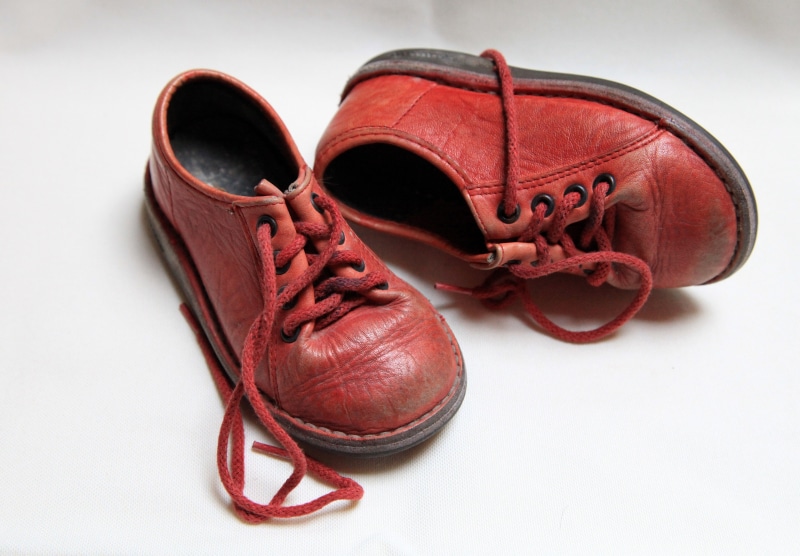 run, s, baby, absence, ChildrenS, compatibility, brown, two objects, 4K, childrens shoes, Shoes, shoelaces, shoelace, red boots, pair, still life, white background