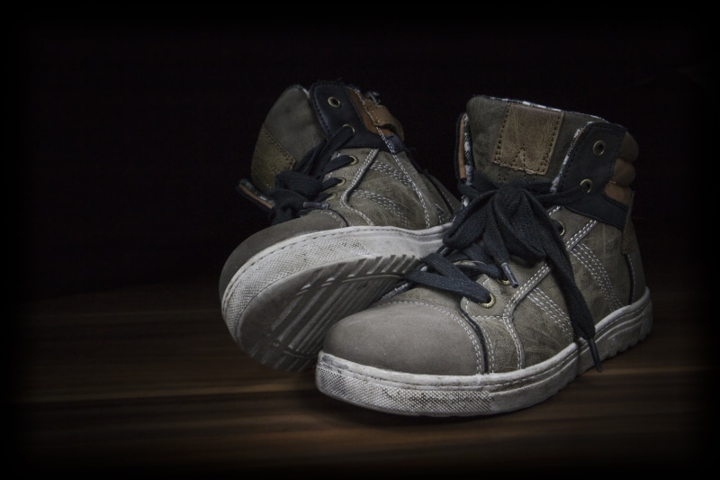 top, light painting, wood - material, gray, 5K, pair, lace - fastener, old, style, sport, indoors, still life, two objects, shoes, personal accessory