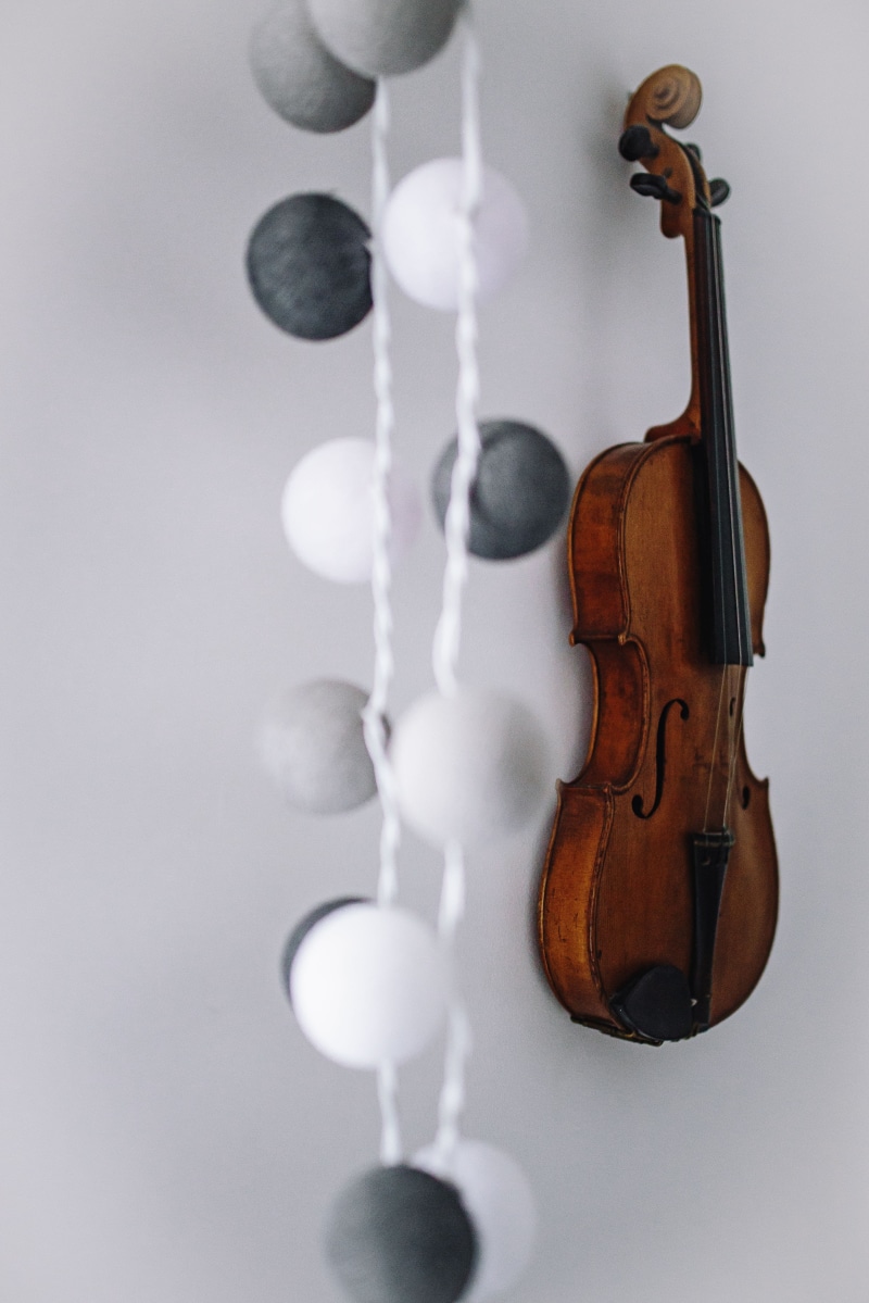 indoors, interior, guitar, antique, home decor, musical equipment, studio shot, wood - Material, classic, string Instrument, decor, musical Instrument String