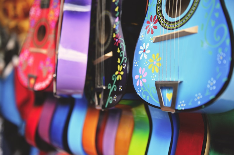 decoration, guitar strings, colorful, retail, design, acoustic guitar, green, focus on foreground, color, motley, creativity, hanging, still life, retro