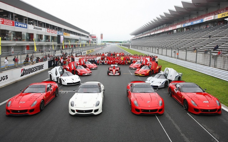 people, daytime, road, outdoors, red cars, land vehicle, white cars, track, transportation, race cars, cloudy, sport, crowd, 1080P, sky, competition, architecture