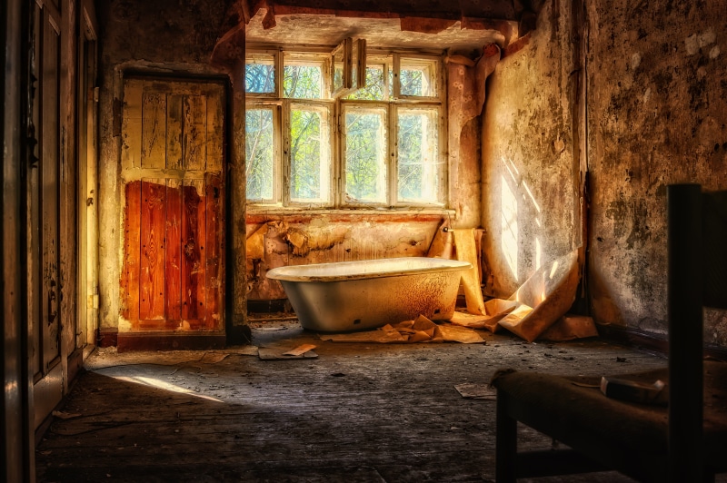 room, bad condition, obsolete, space, ruined, wood - material, lost places, rays, abandoned places, indoors, tub, home interior, architecture, damaged