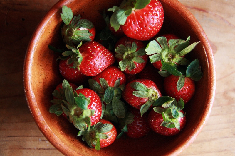 Diät, closeup, wood - Material, Bowl, close-up, juicy, wooden, food, Schüssel, strawberry, diet, vegetable, delicious, süß, werden, fruit, table, still life