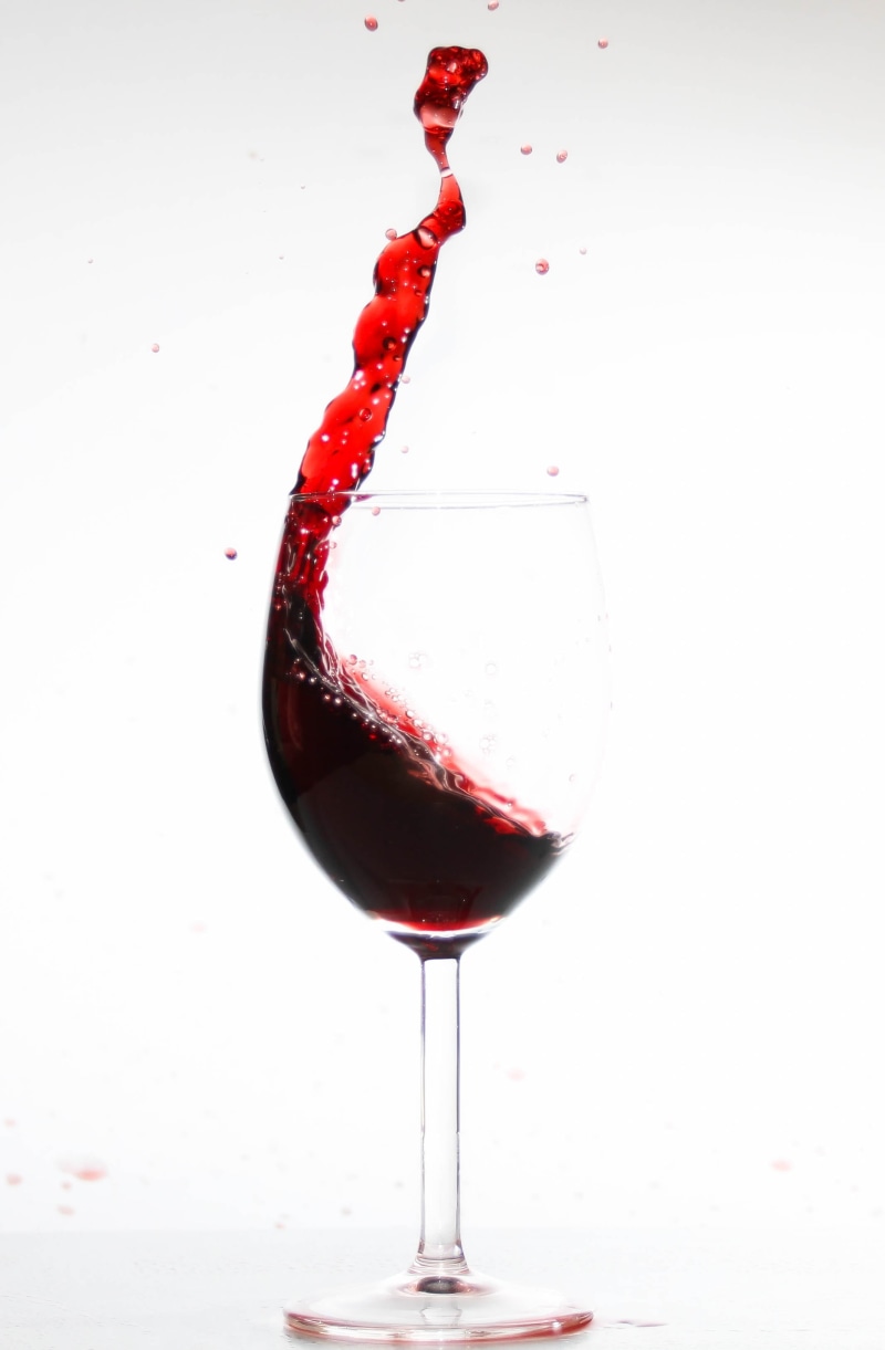 close-up, empty, freshness, drink, white background, food and drink, red, high-speed photography, wine glass, no people, clear, drinking Glass, wine, liquid