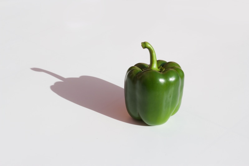 vegetable, copy space, single object, studio shot, bell pepper, raw food, antioxidant, no people, 5K, shadow, food and drink, healthy, bell, green color