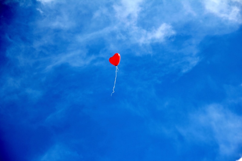 emotion, romantic, parachuting, extreme Sports, air, paragliding, sport, no people, love, fly, wind, romance, blue, kite - toy, red, mid-Air, sky, balloon