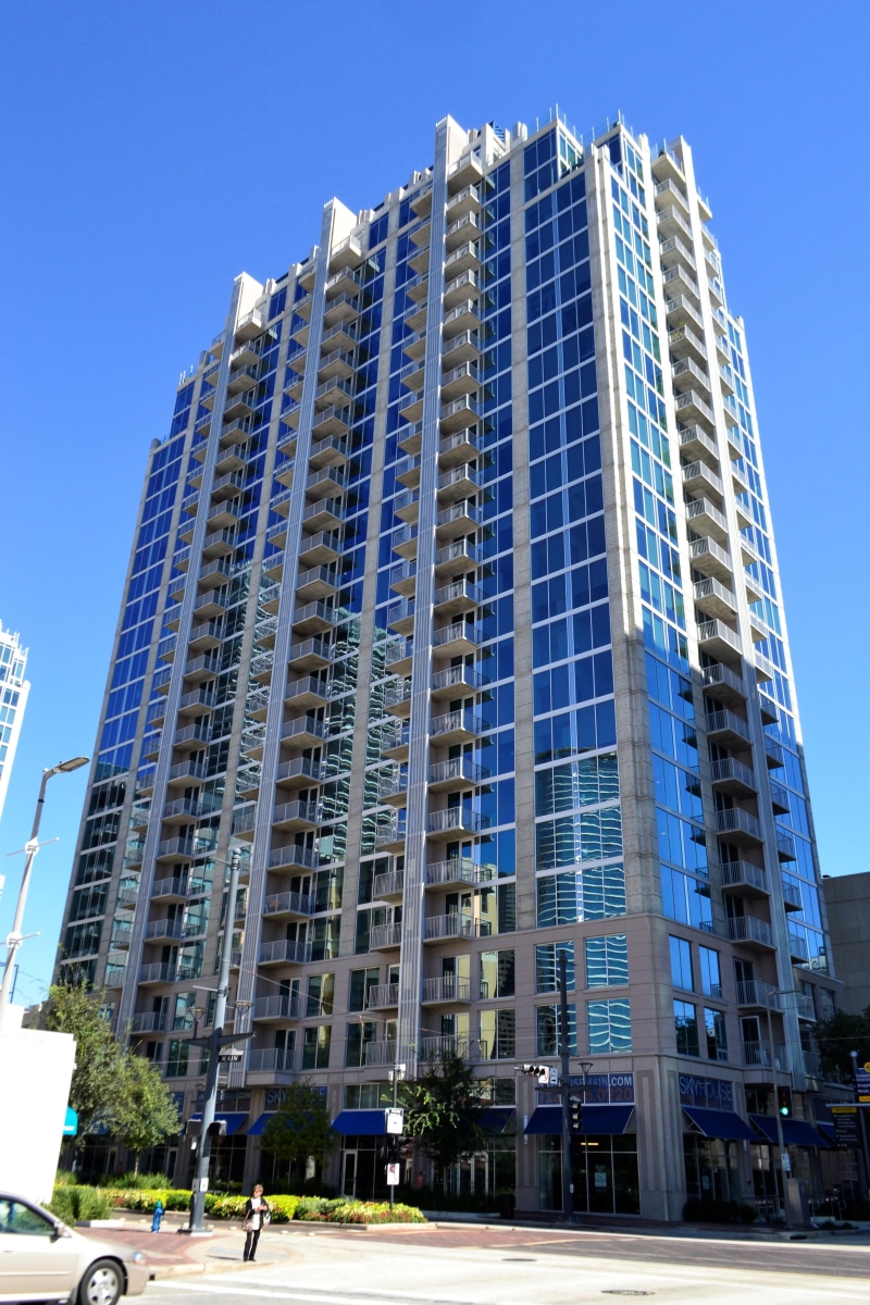 summer, architecture, travel, apartment, luxury, adventure, outdoor, goal, accomplish, tall building, houston skyline, rent, occupied, texas, blue, building exterior