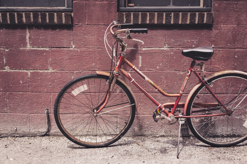 bike, brown, wall - Building Feature, outdoors, cruiser, cycle, day, tire, parking, transportation, lazy, building exterior, built structure, brick, retro