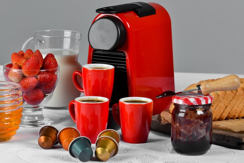 drink, filled, preserve, 4K, food and drink, color, cup, wood, coffee maker, beverage, red, milk, indoors, table, wellbeing, near, studio shot, still life