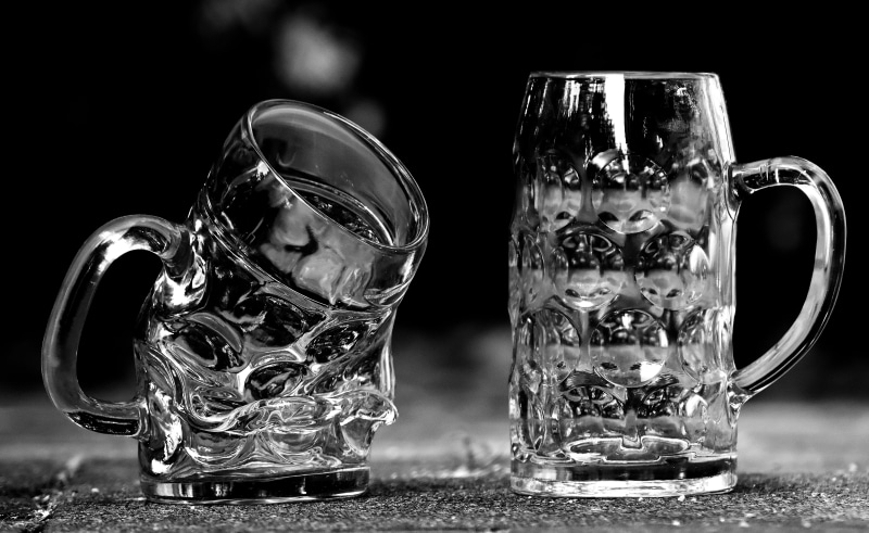 two, funny, drinking glass, deformed, oktoberfest, large glass, glass - material, beer garden, two objects, beer - alcohol, 5K, mug, refreshment, transparent