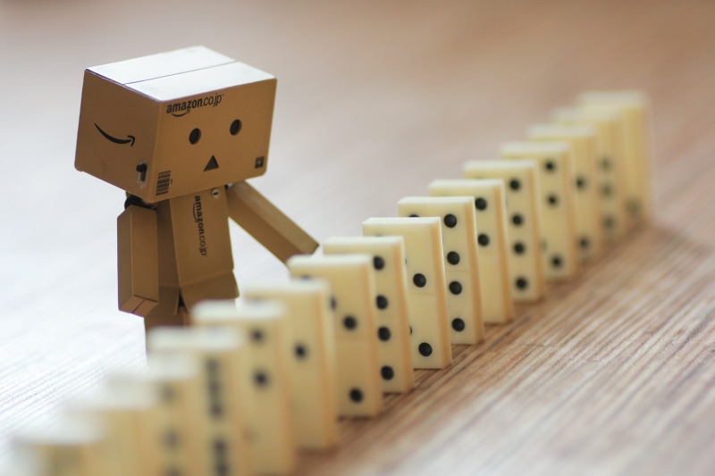 large group of objects, robot, stack, business, number, close-up, indoors, selective focus, day, creativity, toy, balance, built structure, Danbo