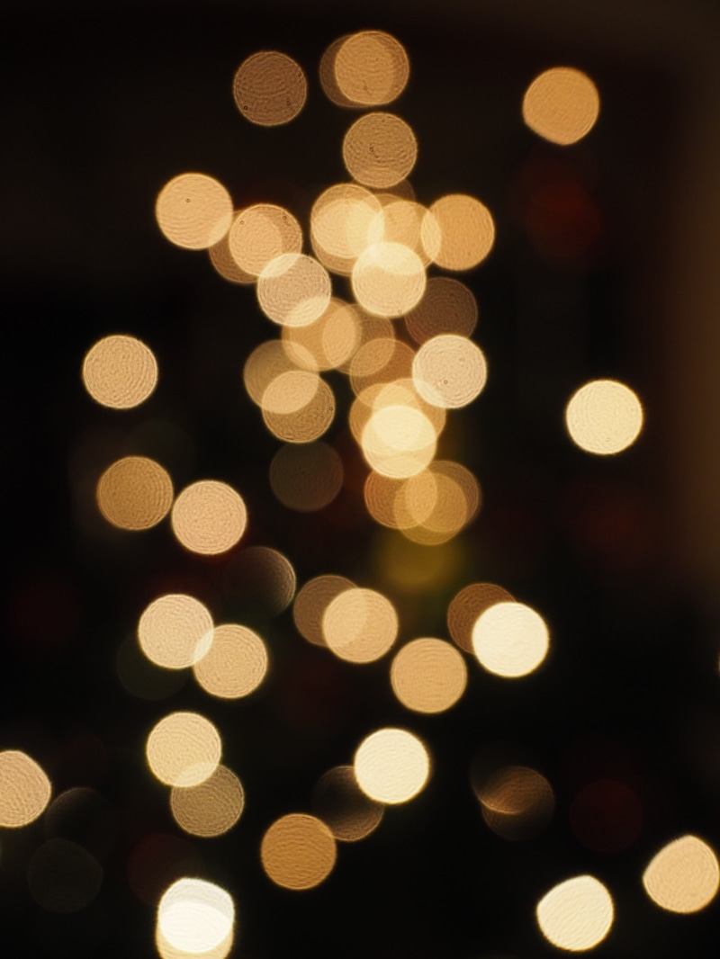 photography, out of focus, points of light, decoration, black background, christmas, 4K, bright, defocused, bokeh, event, christmas lights, illuminated