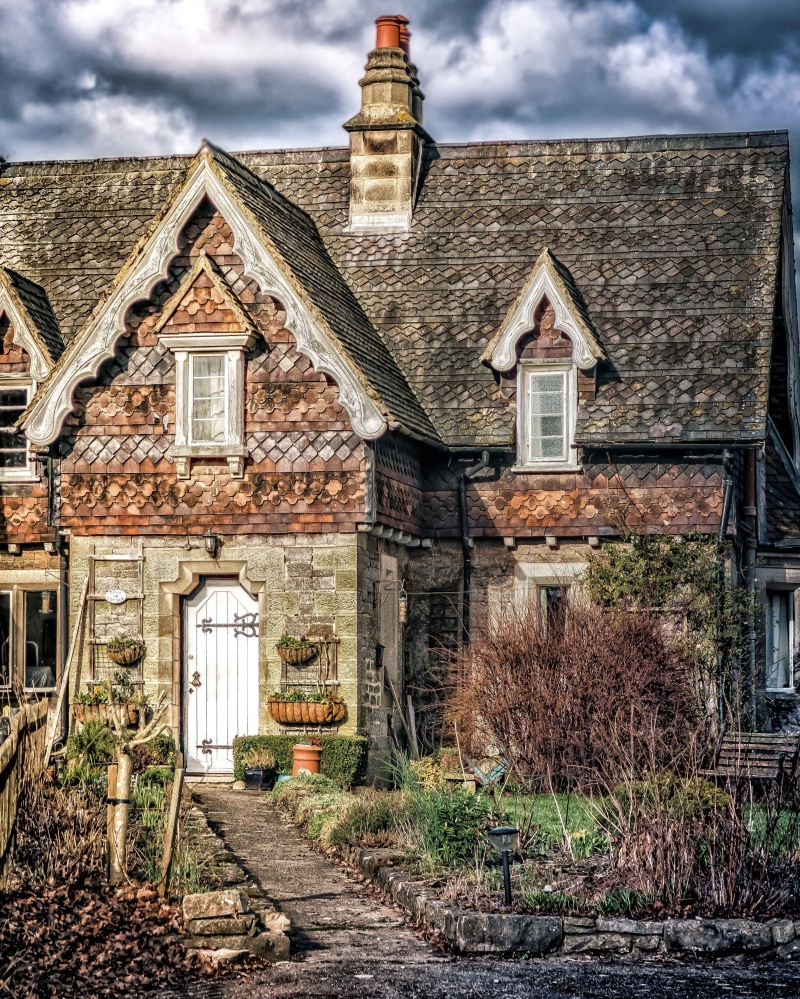 nature, residential, property, surrounded, outdoors, built structure, Building, grasses, village, sky, history, gray, House, cloud - sky, home, old, weathered