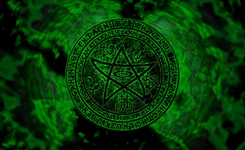 nature, shape, communication, low angle view, circle, outdoors, growth, day, backgrounds, necronomicon, pattern, green color, architecture, lovecraftian symbols