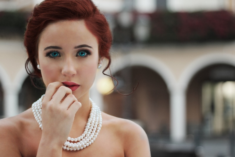models, girl, glamour, necklace, shaten, pearl, portrait, brown hair, wearing, redhead, cutting, headshot, shower, curly hair, young women, shift, hairstyle