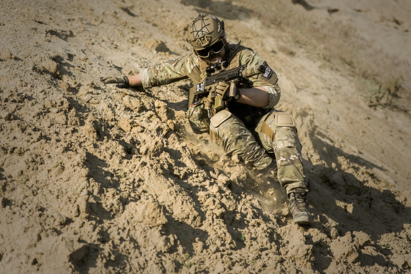 desert, army, holding, machine gun, downhill, conflict, sliding, sand, military, man, camouflage clothing, day, armed forces, fighting, person, adventure