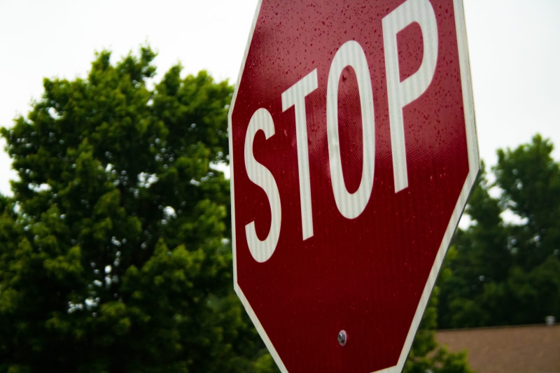 stop, highway, octagon, signal, red, close-up, no people, icon, traffic, 5K, safety, direction, focus on foreground, day, warning sign, nature, forbidden